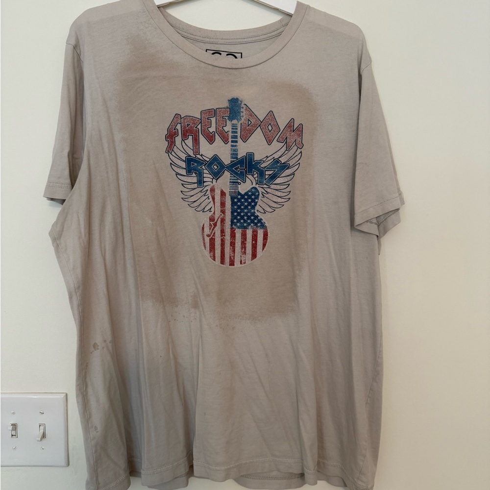 Freedom Rocks Graphic Tee - Light Gray